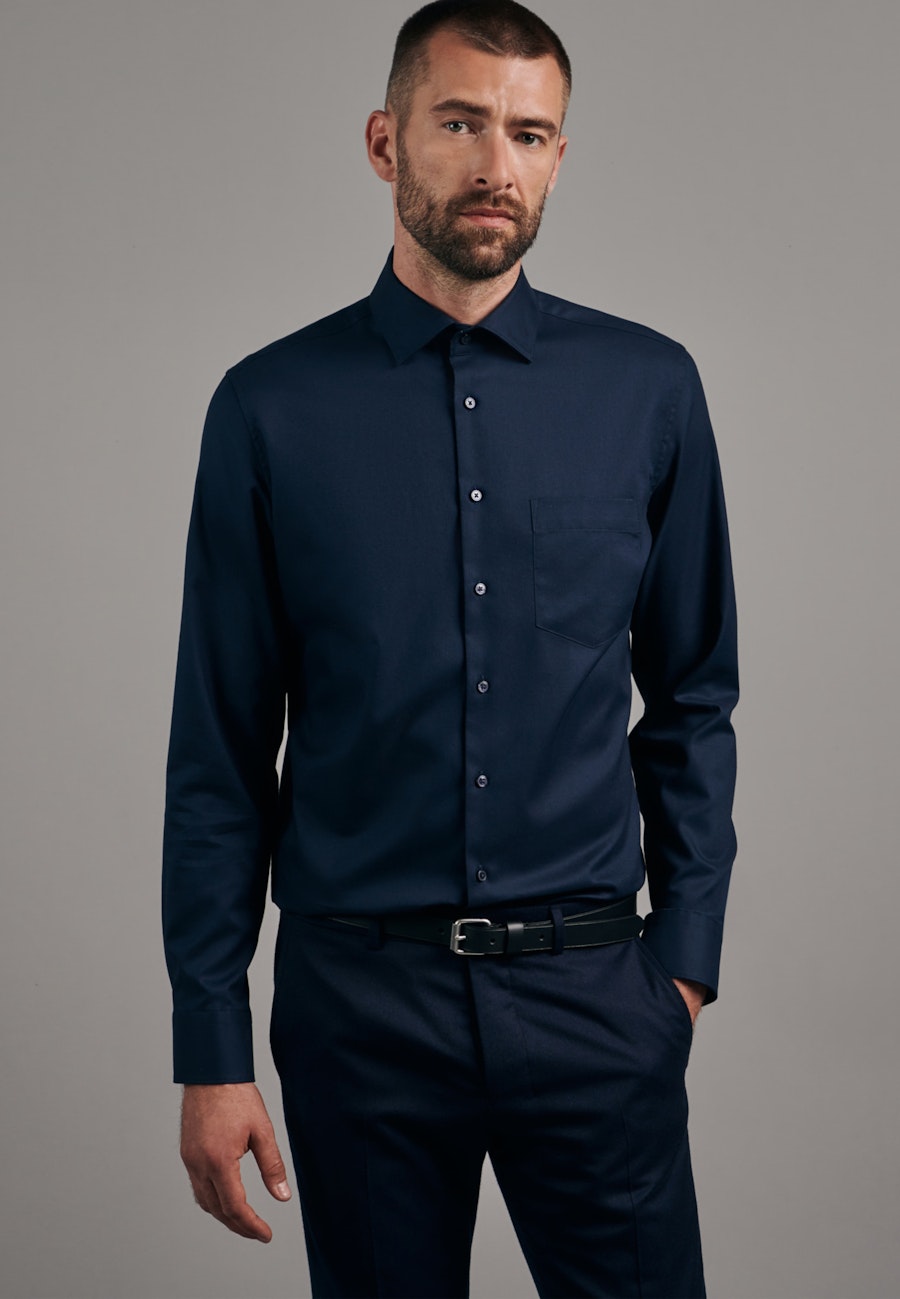 Bügelleichtes Twill Business Hemd in Slim mit Kentkragen in Dunkelblau |  Seidensticker Onlineshop