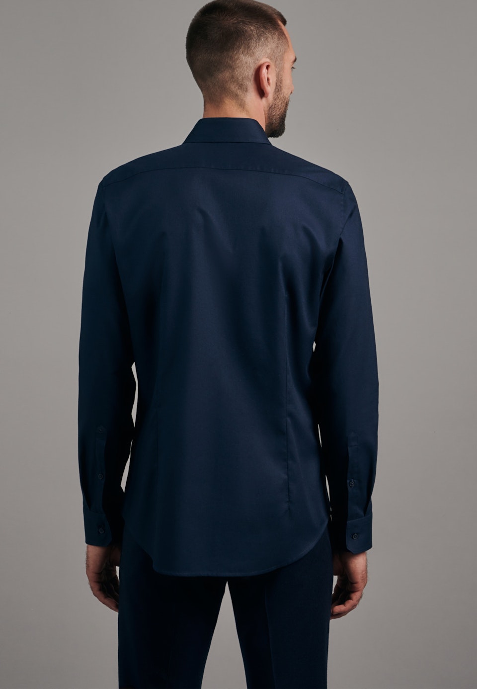 Bügelleichtes Twill Business Hemd in Slim mit Kentkragen in Dunkelblau | Seidensticker Onlineshop