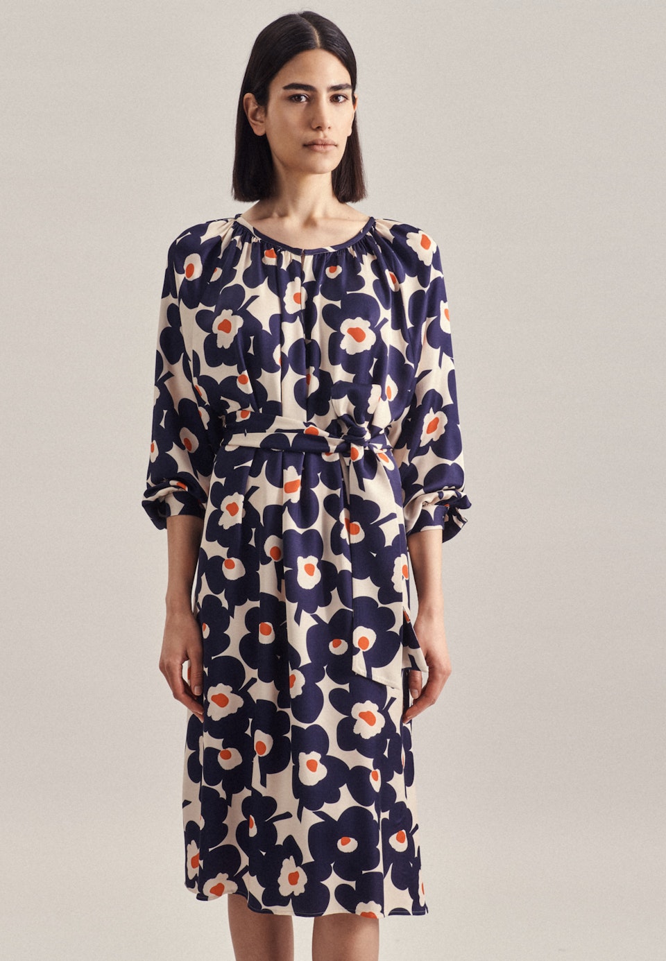 Satin Maxi Kleid in Ecru | Seidensticker Onlineshop