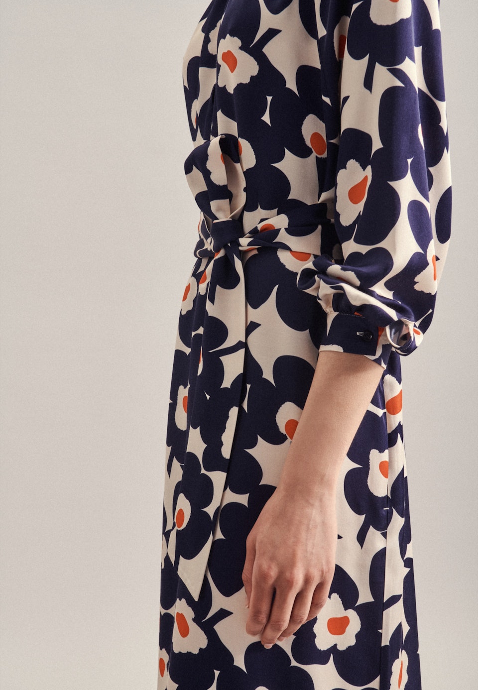 Satin Maxi Kleid in Ecru | Seidensticker Onlineshop