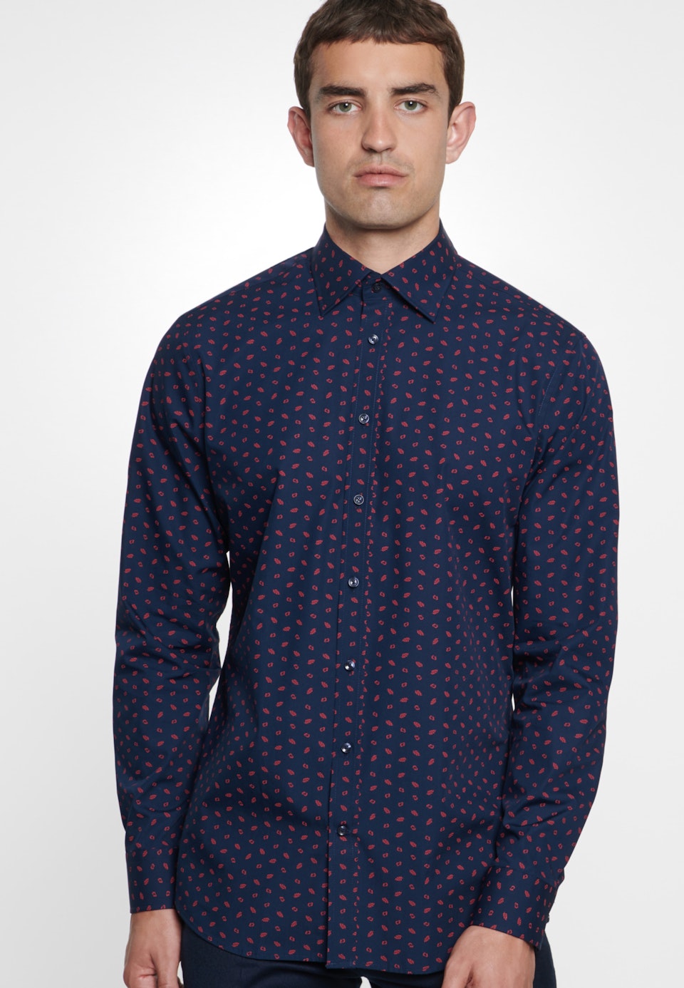 Bügelleichtes Popeline Business Hemd in Shaped mit Covered-Button-Down-Kragen in Dunkelblau | Seidensticker Onlineshop